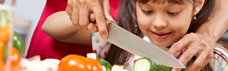 Learning to Work in the Kitchen: Ways to Involve Your Child in Food Preparation}